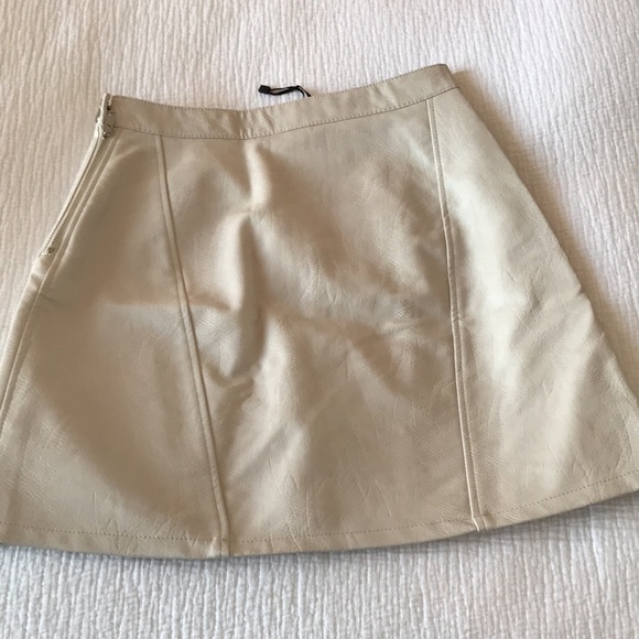 Zara Basics Faux Leather Skirt Light Putty Colour Size Small - Picture 2 of 9